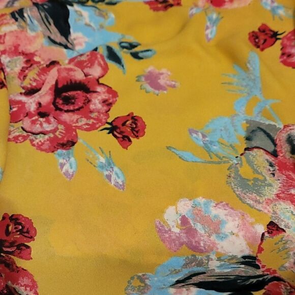 143 Story floral design top‎ - Picture 5 of 5